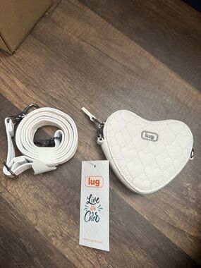Lug heartbeat pouch with crossbody